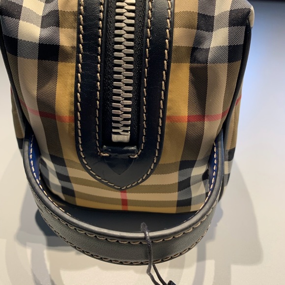 🛑SOLD🛑 NEW 🔥 Burberry Washbag  Toiletry Bag - Picture 2 of 7
